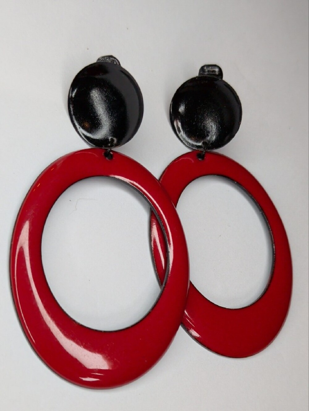 Vintage 80s Red Oval Drop Earrings Metal w/ Black Posts Dangle Hoops 80s Retro
